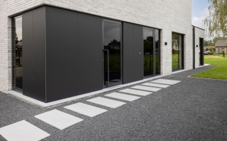 Dark grey beglazing