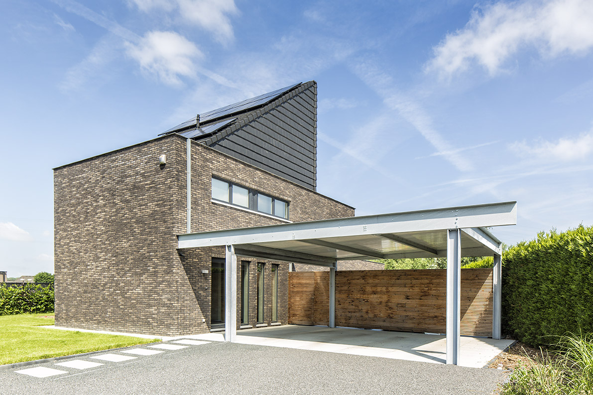 Moderne woning met dubbele carport