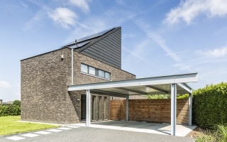 Moderne woning met dubbele carport