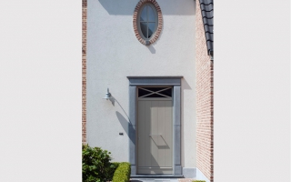 Inkomgeheel in crepi van de klassieke woning