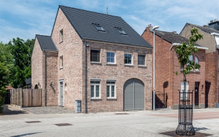 klassieke woning met dorpels in natuursteen