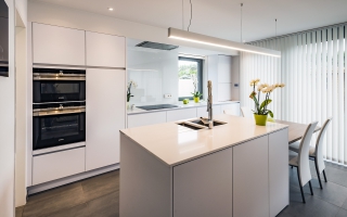 Lichtrijke keuken in een moderne woning