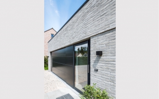 Deze moderne woning is toon op toon gevoegd